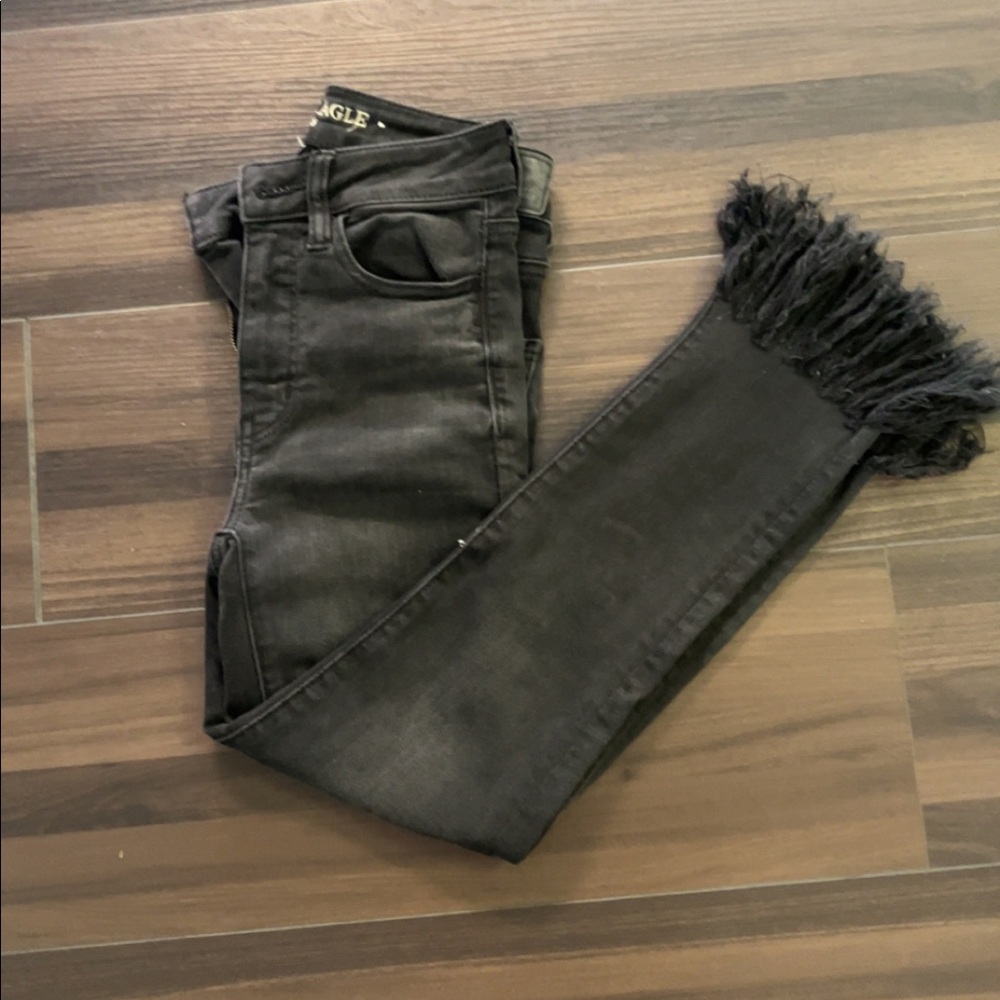 AE Hi-Rise Jegging Crop Frayed Bottoms